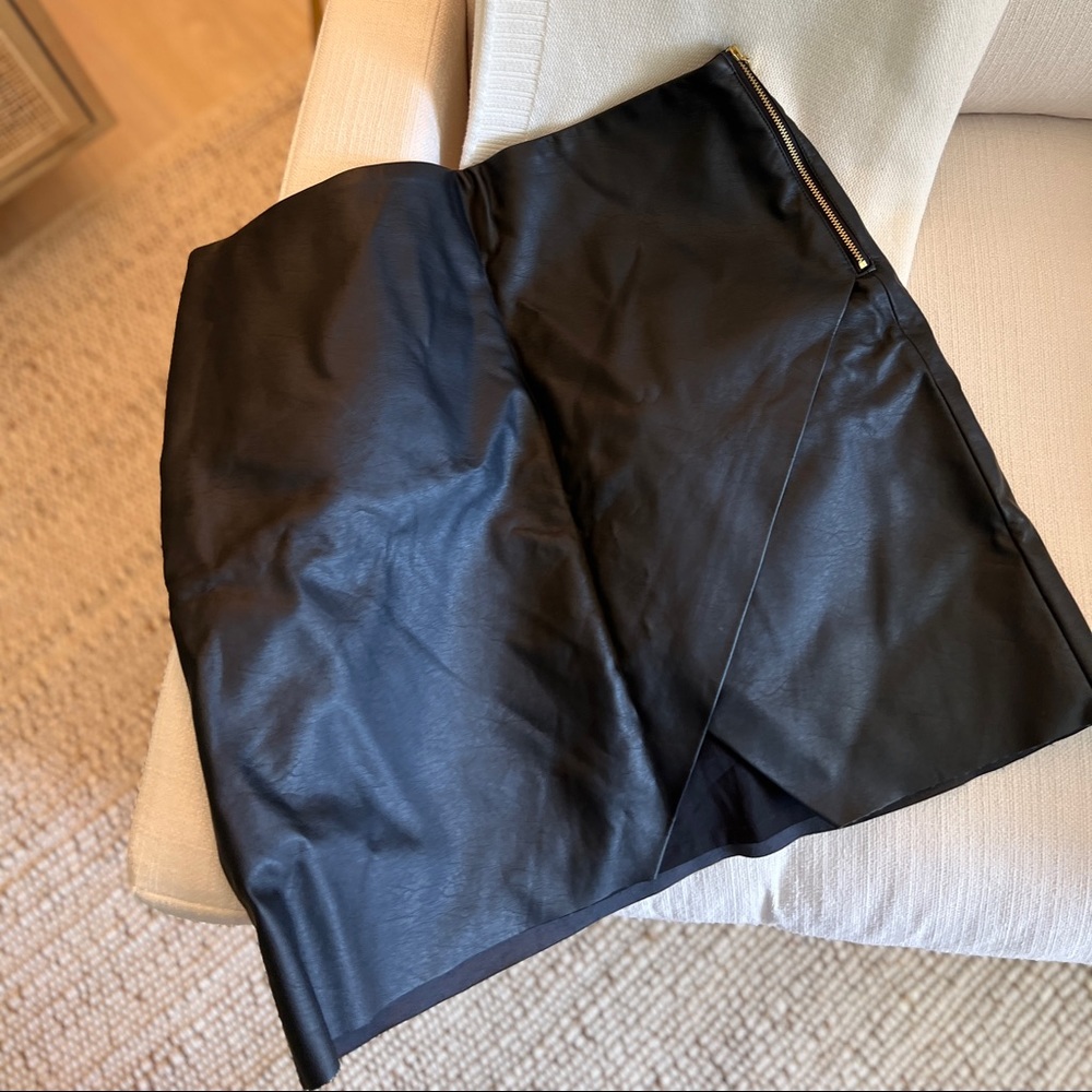 Club Monaco black, leather skirt with gold zipper and asymmetric hem line